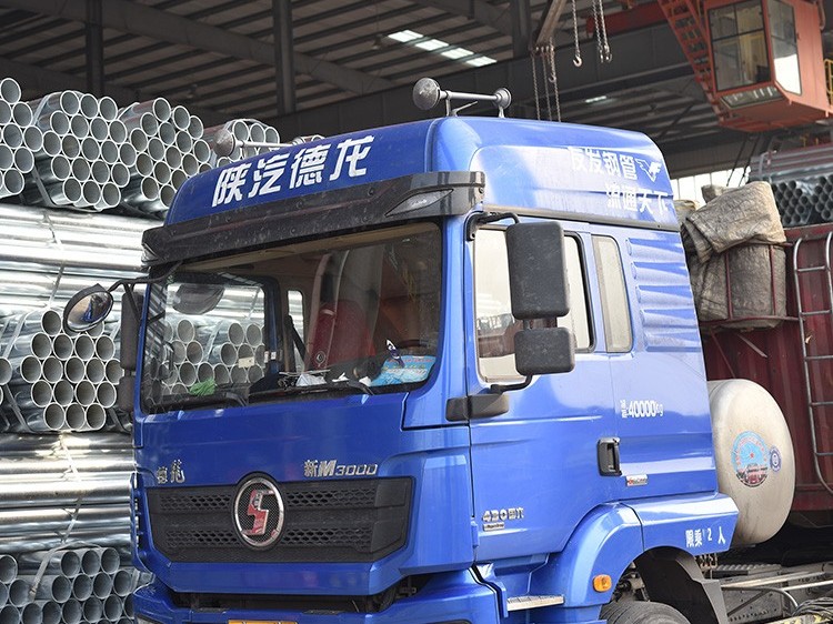 元宵節(jié)，大家都在熱熱鬧鬧過元宵，我們在忙碌送貨—百噸鍍鋅鋼管